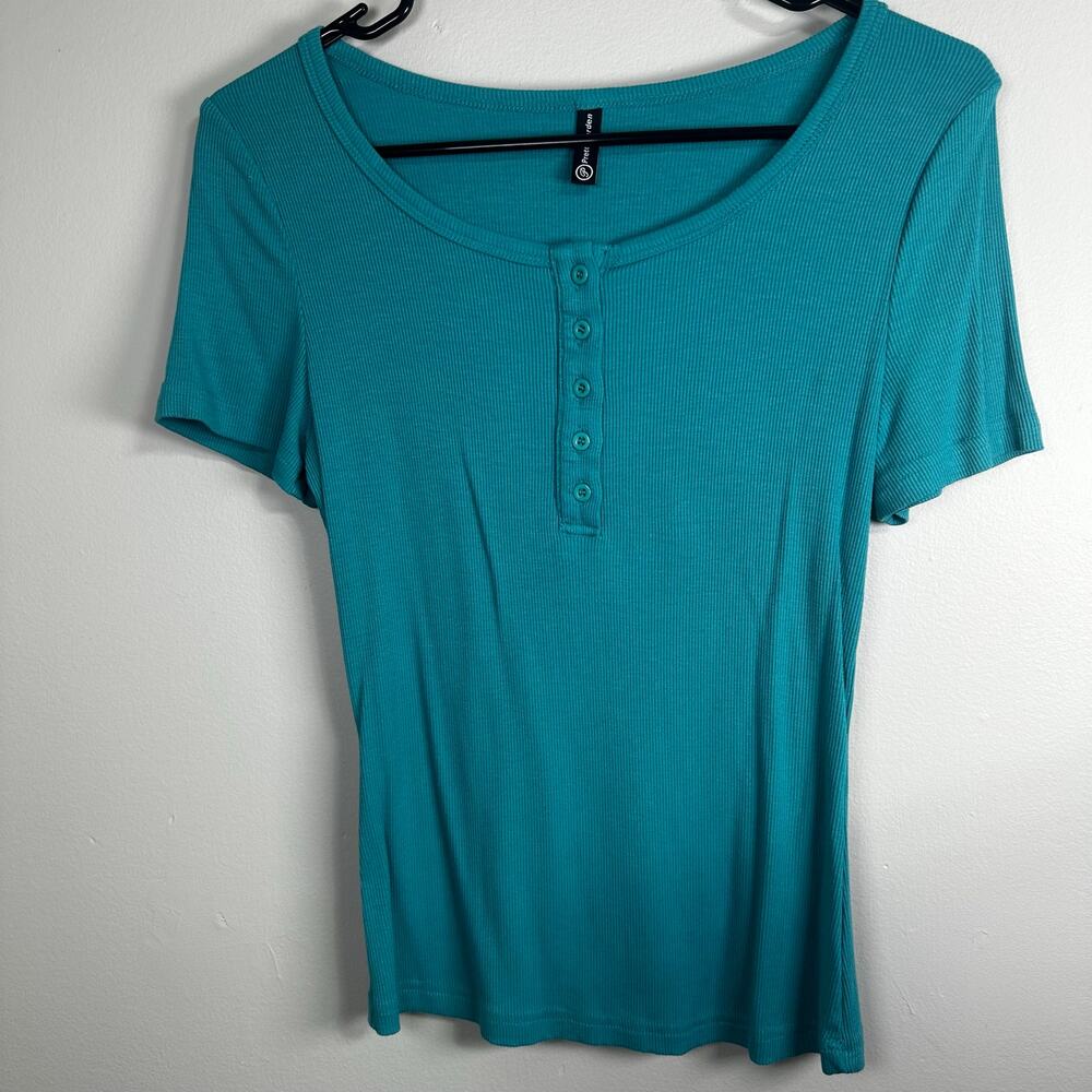Pretty Garden (Amazon) Ribbed Henley Top